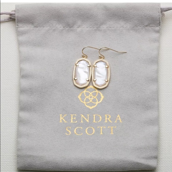 💢LAST PAIR💢KENDRA Gold Dani Pearl Drop Earrings - Picture 6 of 8